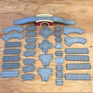Thomas train track and bridge. 37 piece set
